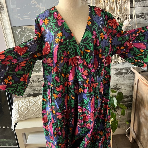 NWT Leota floral print dress with bell type sleeves. - Picture 5 of 8